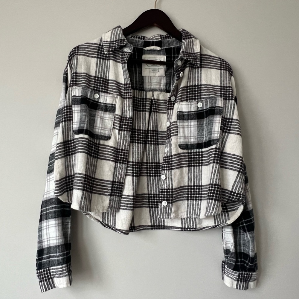 AE Cropped Flannel Button Up, size SMALL
